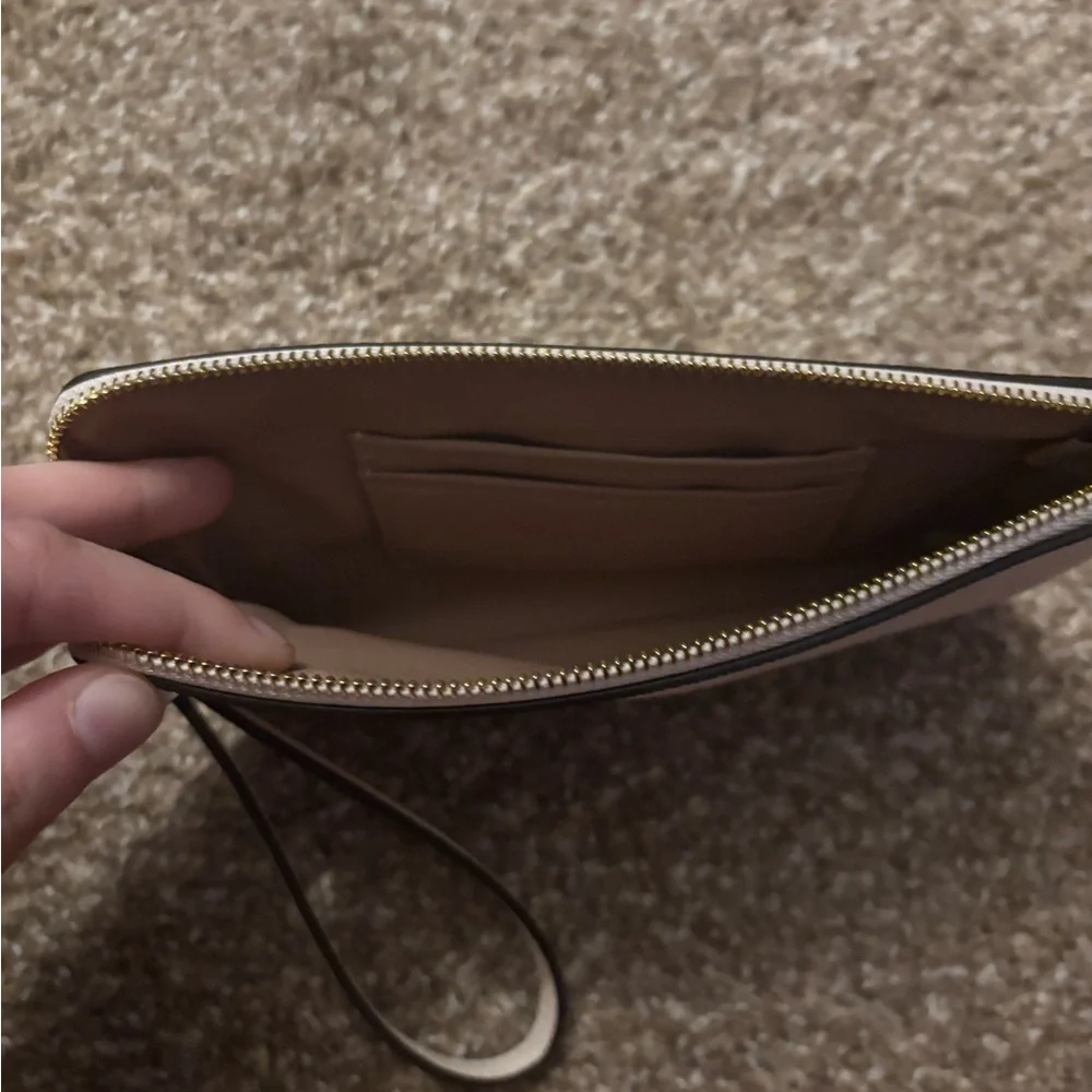 NWT Large Coach Wristlet - Picture 4 of 6